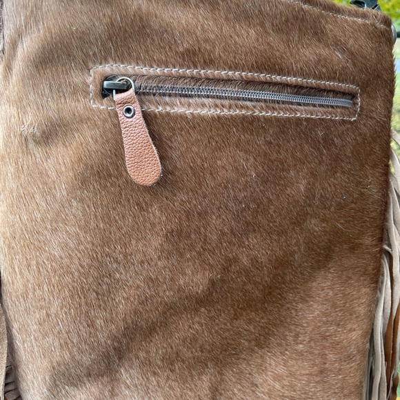 NWT Genuine Hide and Leather Crossbody with Gorgeous Buckstitch - Picture 4 of 4